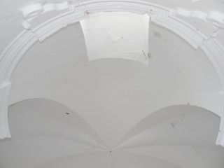 (Fig. 90.2). PONTONES. Vista interior del camarín de la Virgen de la Vega de Alcazarén; compárese con la toma semejante de la de Sant'Ivo de la anterior Fig. 90.1.